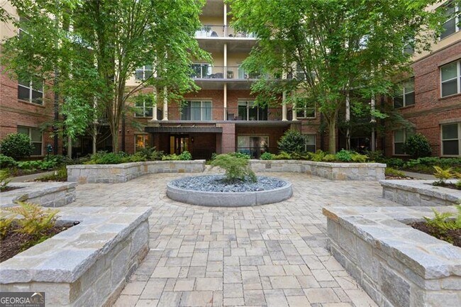 Building Photo - 900 River Vista Drive