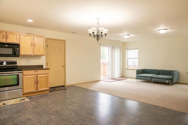 Building Photo - 1255 Burnside Pl