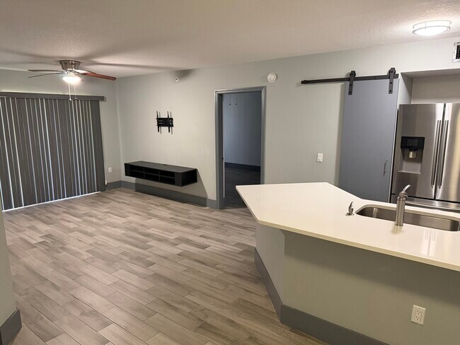 Building Photo - 4211 San Marino Blvd