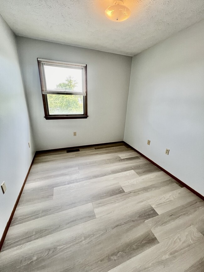 Building Photo - 403 Cedarstone Rd
