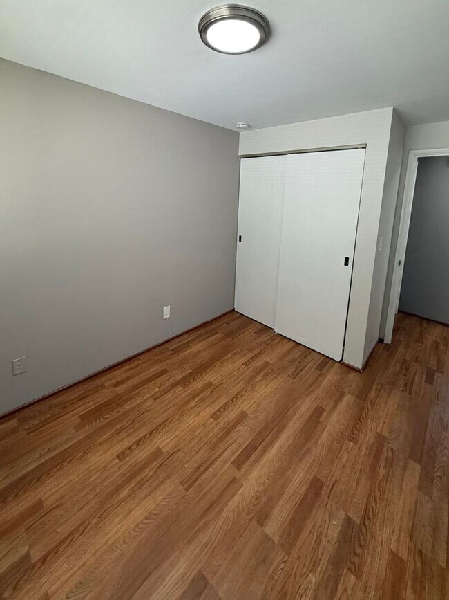 Building Photo - 3-Bedroom North Green Lake Townhouse-Style...