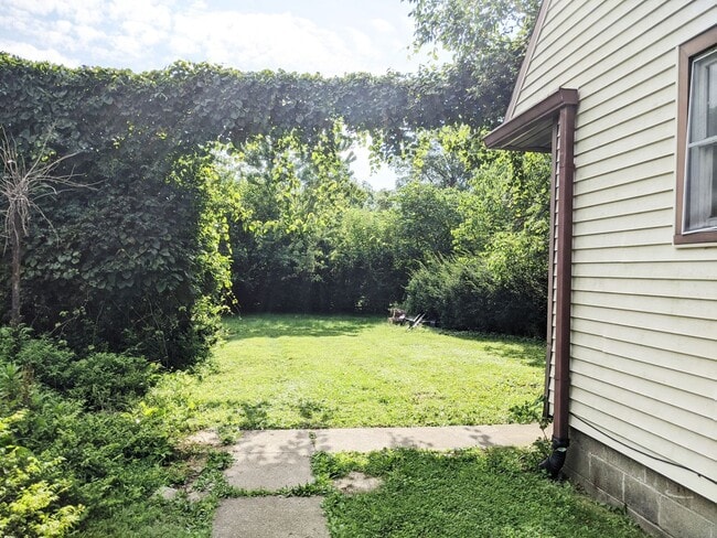 Building Photo - Clark Triplex