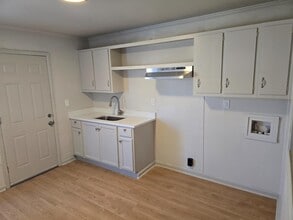 Building Photo - 2520 16th Ave