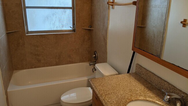 Building Photo - 3 Bedroom 2 Bath in Eustis Fl