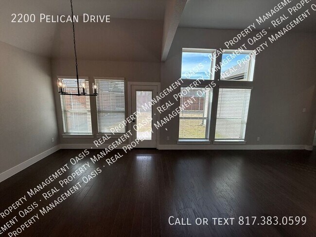 Building Photo - 2200 Pelican Dr