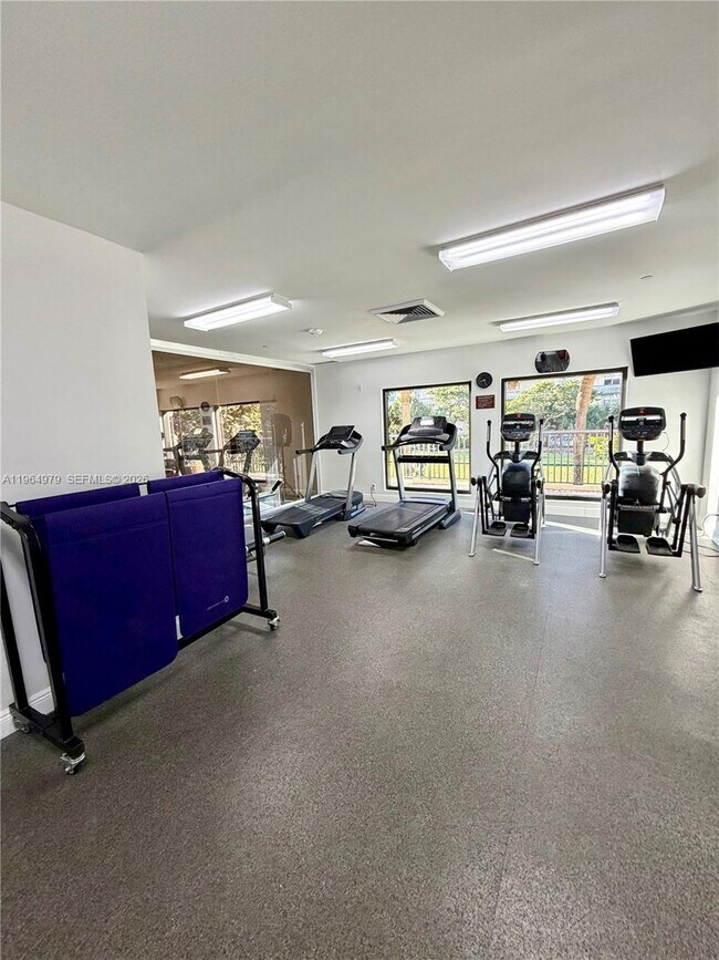 Building Photo - 1920 S Ocean Dr