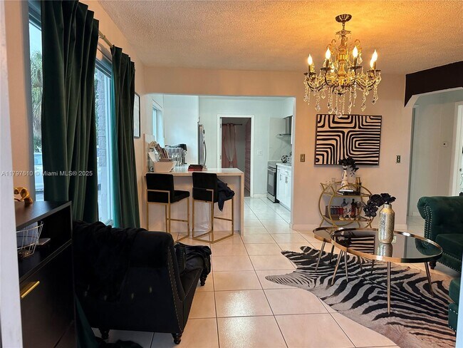 Building Photo - 3770 SW 58th Terrace