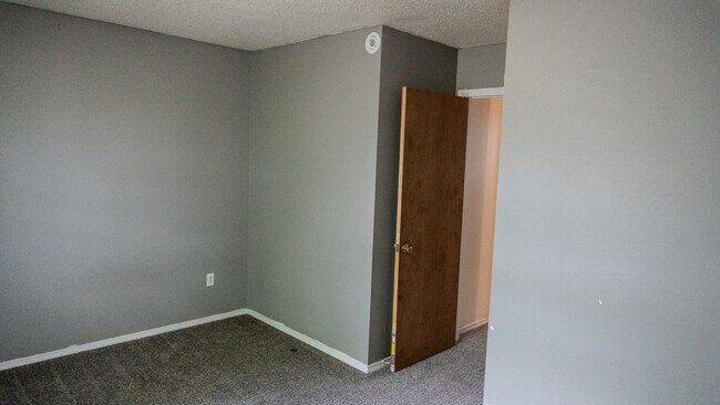 Building Photo - Charming Updated Home in the Heart of Toledo