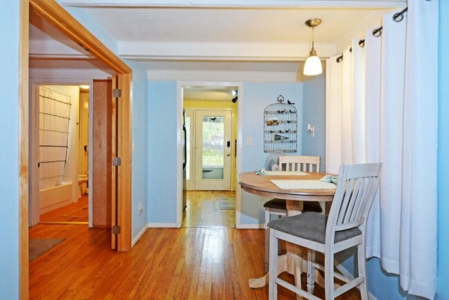 Building Photo - Charming, Furnished 1 Bed + Loft - Great L...