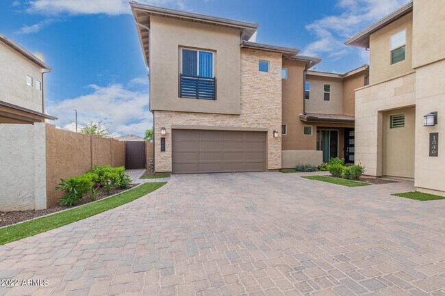 Building Photo - 1848 S Follett Way