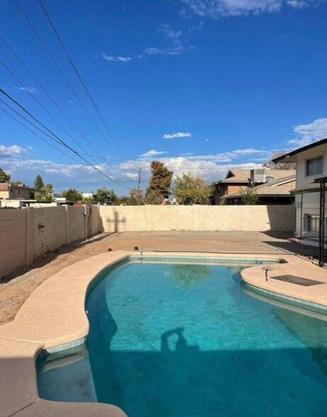 Building Photo - 1600 E Laguna Dr