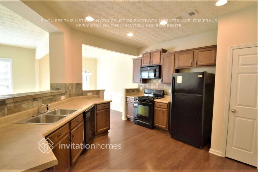 Building Photo - 915 Tamarisk Pl