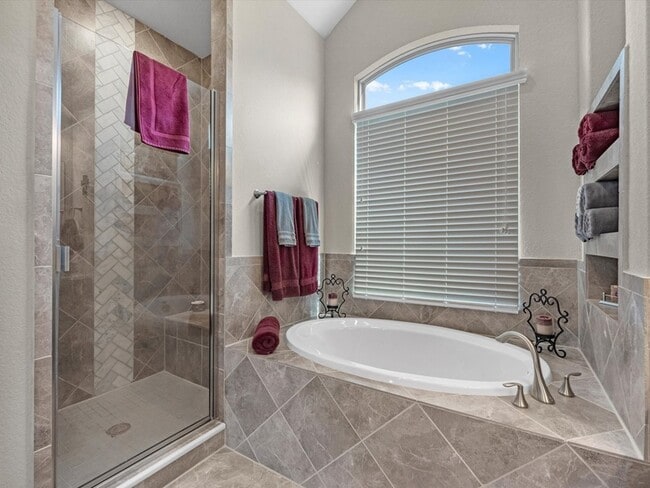 Building Photo - 1762 Sierra Crest Dr