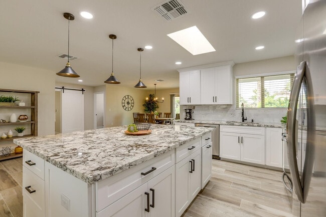 Building Photo - 10320 W Sierra Dawn Dr