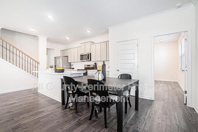 Building Photo - 607 Silver Moon Dr