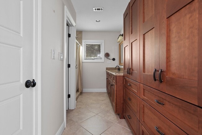 Building Photo - Charming Coastal Living in Downtown Ocean ...