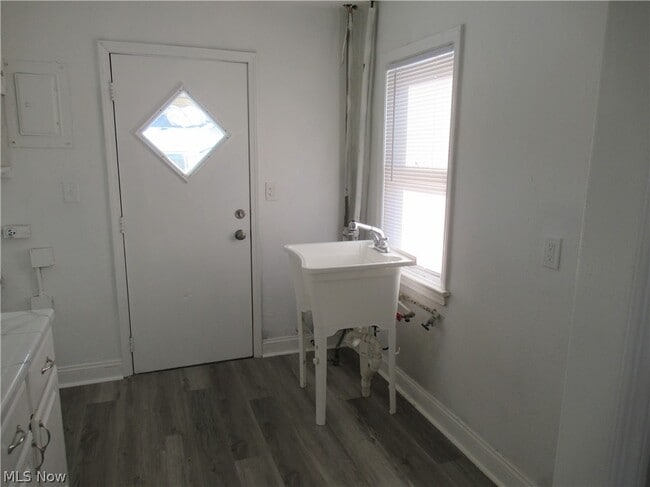 Building Photo - 1403 Dawnwood Dr