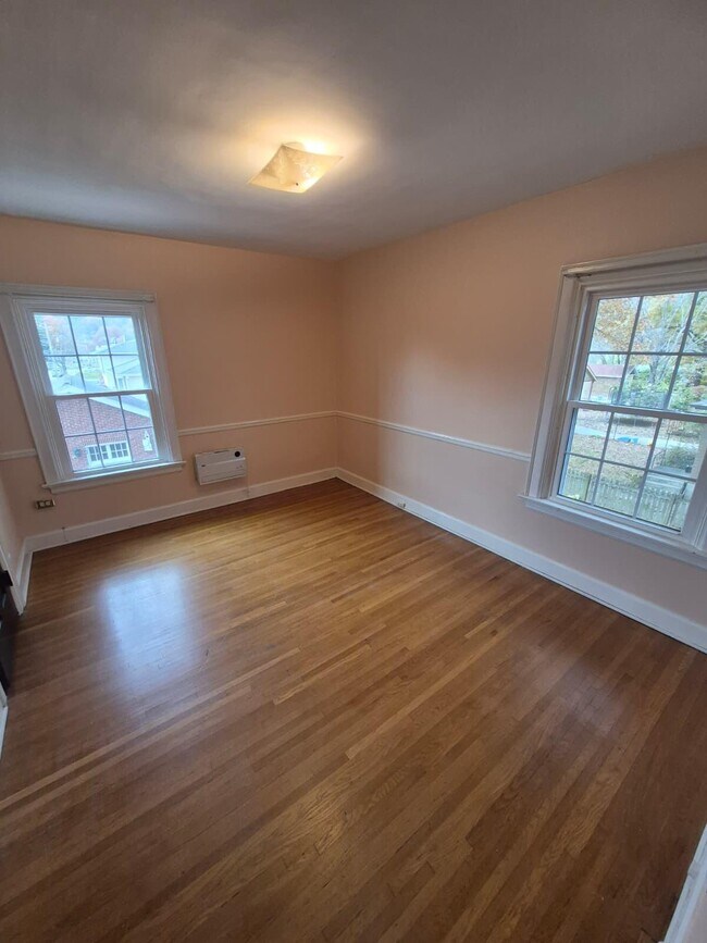 Building Photo - 2843 Ashland Ave