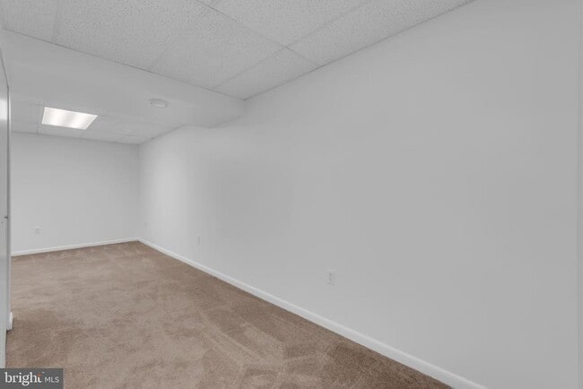 Building Photo - 651 Westphalia Ct