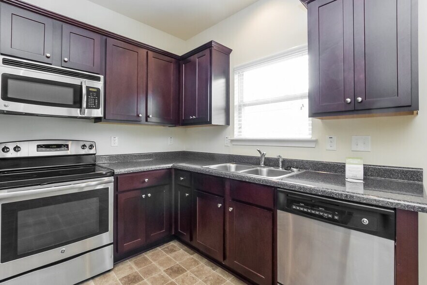 Building Photo - 354 Easley Dr SE