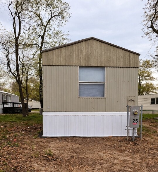 Building Photo - 25 Deerwood Park