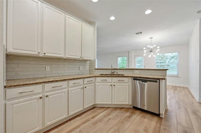 Building Photo - 5703 Marchmont Ln
