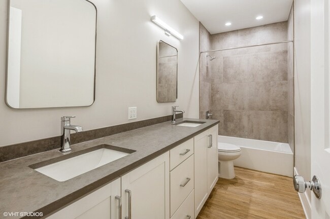 Building Photo - 1647 W Irving Park Rd