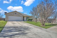 Building Photo - Large Fenced back yard, High Ceilings, Jac...