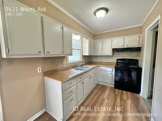 Building Photo - 9411 White Ave