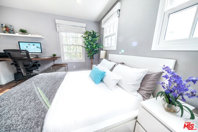 Building Photo - 3769 Greenwood Ave