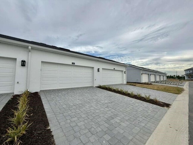 Building Photo - 1866 Falconhurst Ln