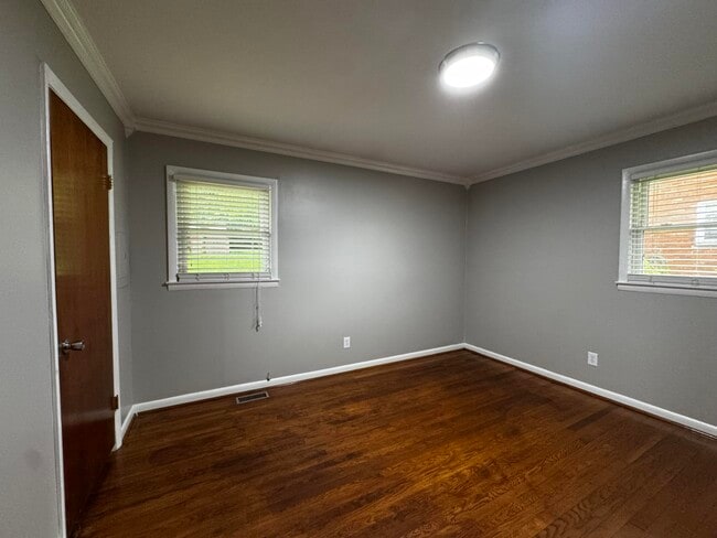 Building Photo - 136 Tartan Dr