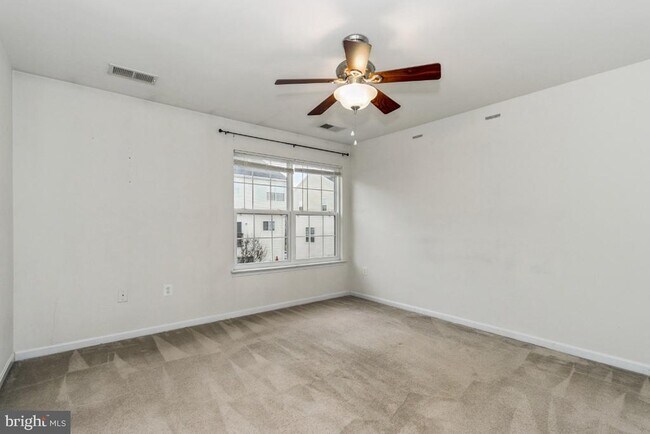 Building Photo - 2261 Forsythia Dr