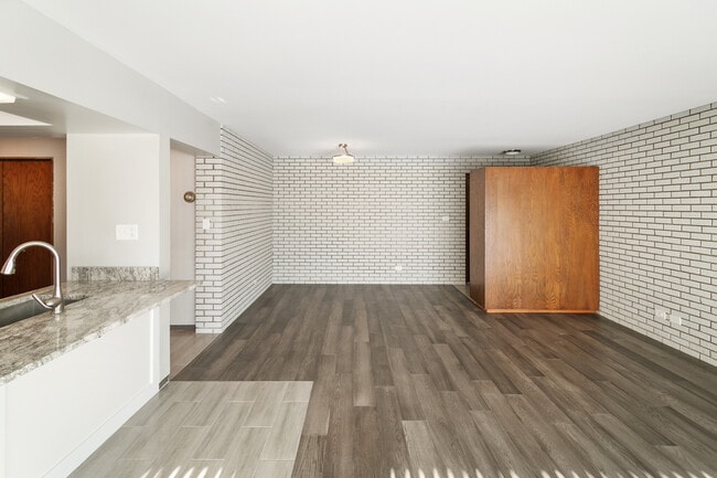 Building Photo - 318 Walker Ave