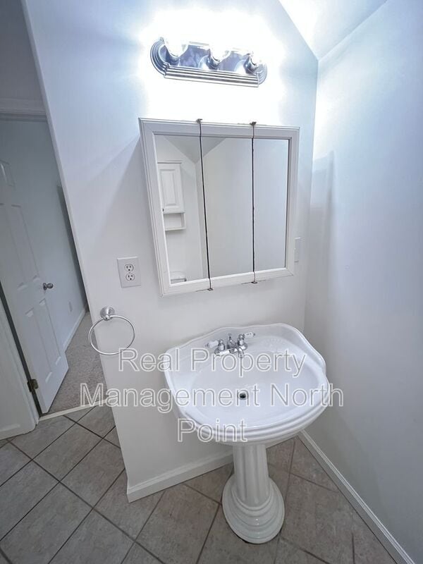 Building Photo - 889 Crew St SW