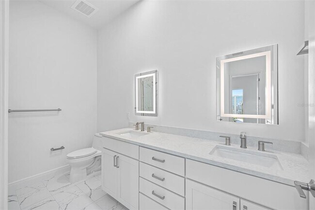 Building Photo - 644 3rd Ave S