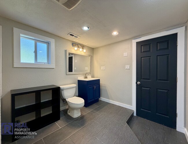 Building Photo - Updated 3-Bedroom Home with Fenced Backyard in Beaverton