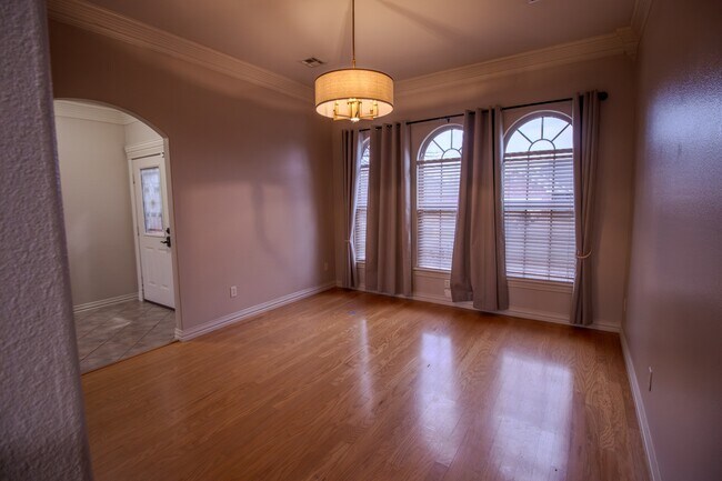 Building Photo - 202 Dawn Dr