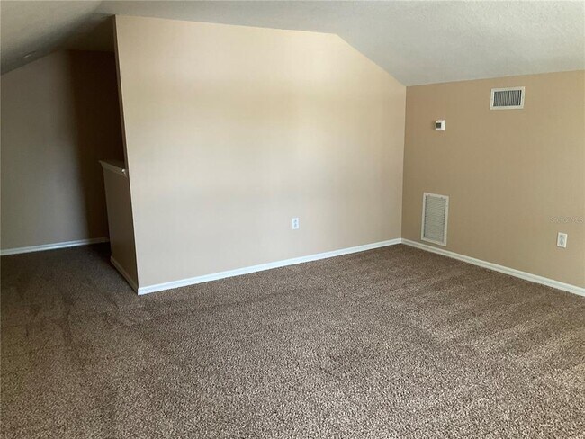 Building Photo - 2717 Villa Dr