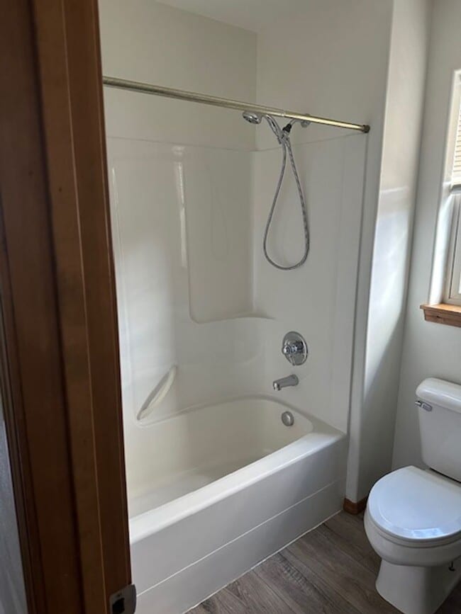 Building Photo - 3 bedroom Upscale home Mid town