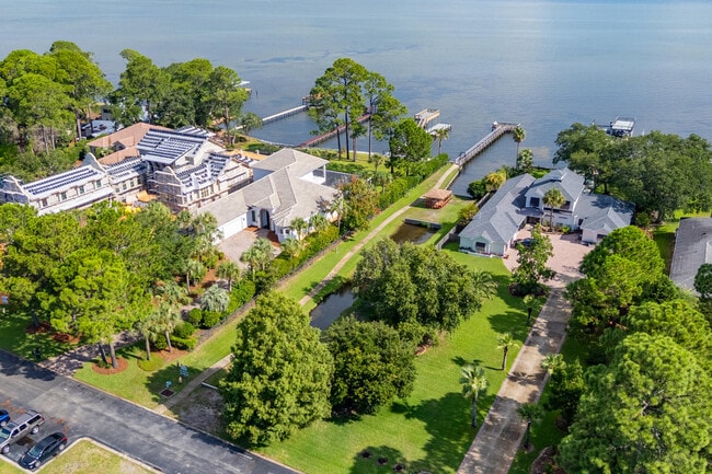 Building Photo - 437 S Shore Dr
