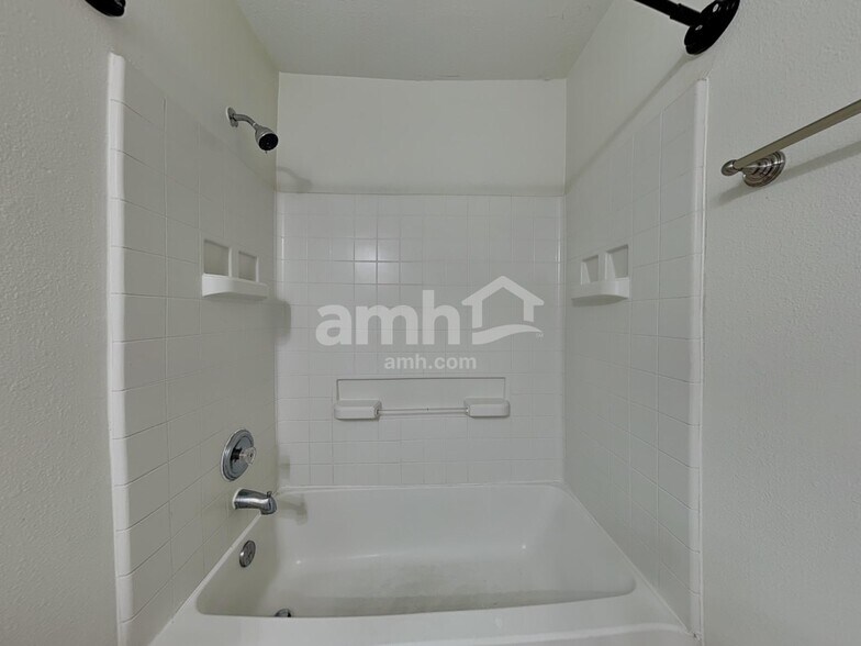 Building Photo - 6830 Shallow River Ct