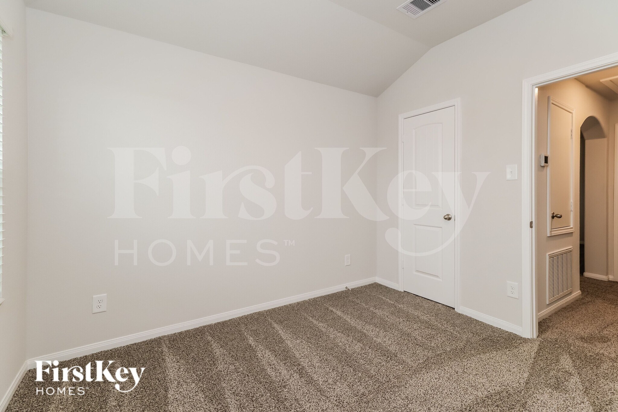 Building Photo - 25617 Roy Rogers Rd