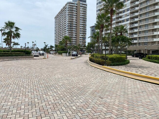 Building Photo - 1965 S Ocean Dr