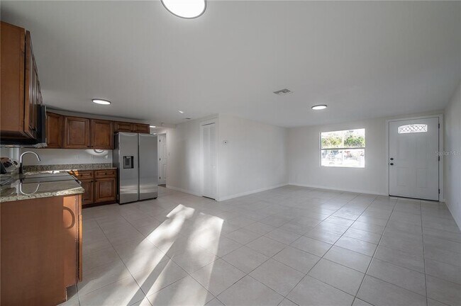 Building Photo - 4002 W Fairview Heights