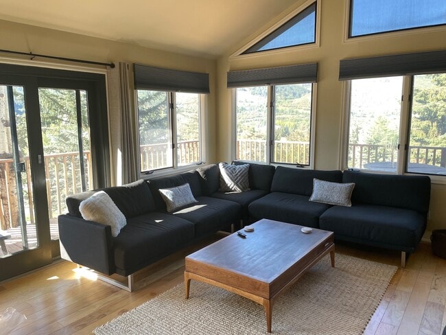 Building Photo - 230 Nottingham Rd