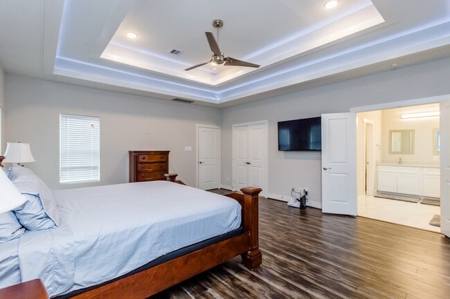 Building Photo - 110 Amundsen St