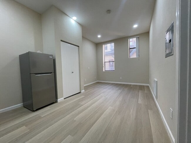 Building Photo - 1010 Grant Ave