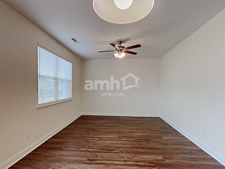 Building Photo - 4849 Chutney Dr