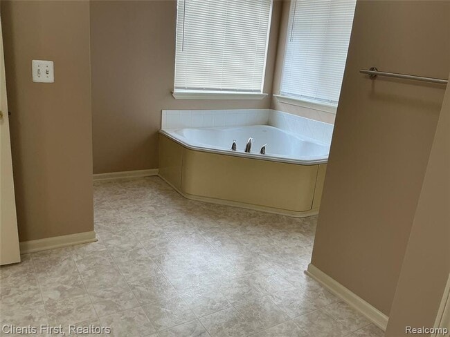 Building Photo - 48161 Nottinghill Ln